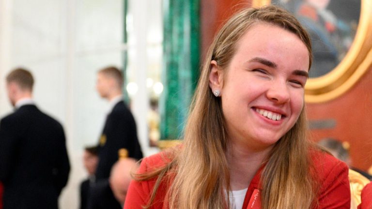 Анастасия Багиян — лыжница, ставшая трехкратной чемпионкой Паралимпиады-2026